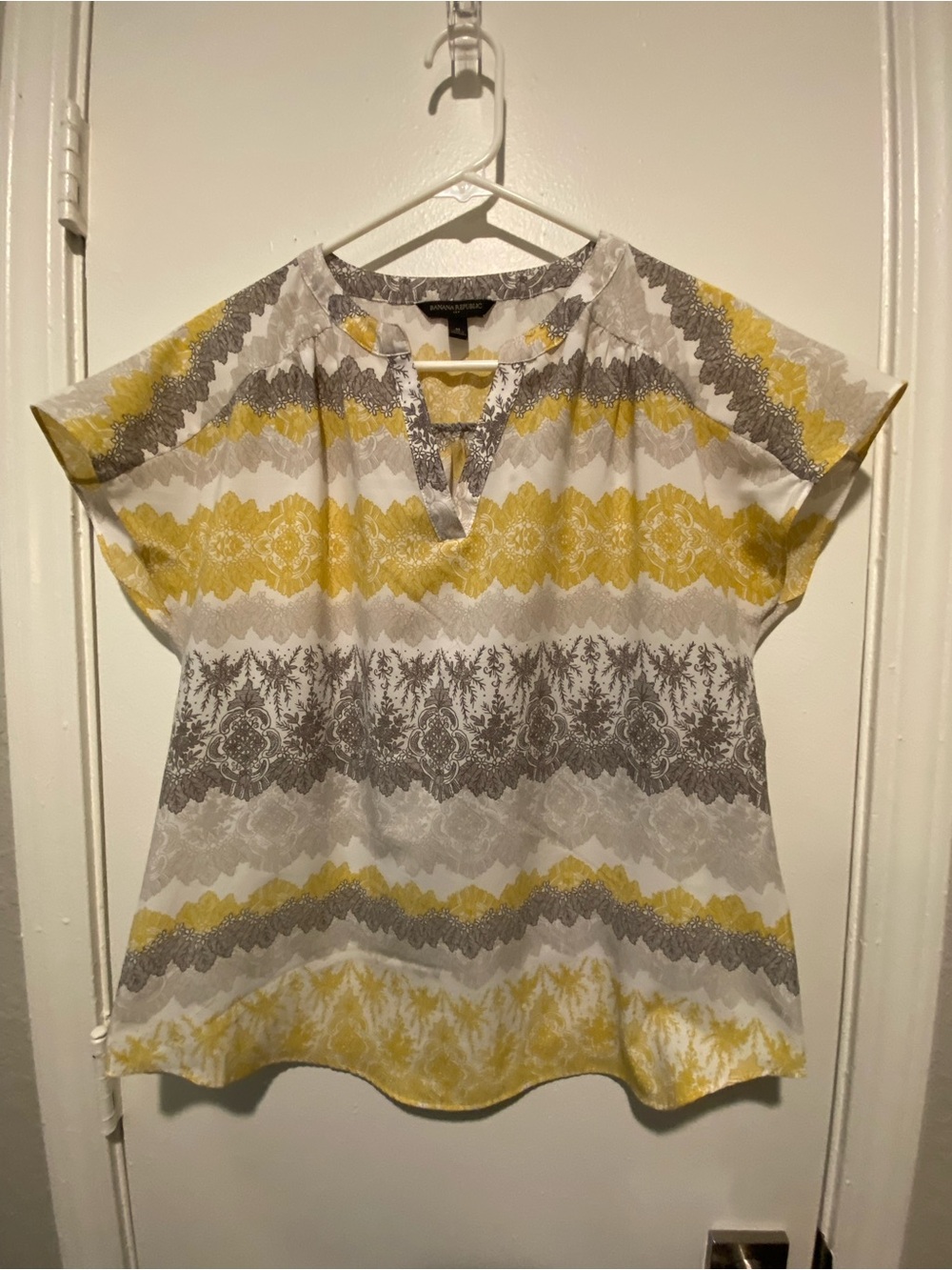 Banana Republic Yellow & Gray Printed Flutter Sleeve Top